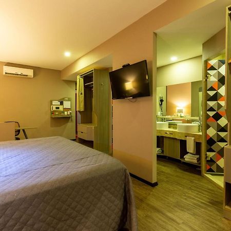 Hotel Glow Point - Mulza León Esterno foto
