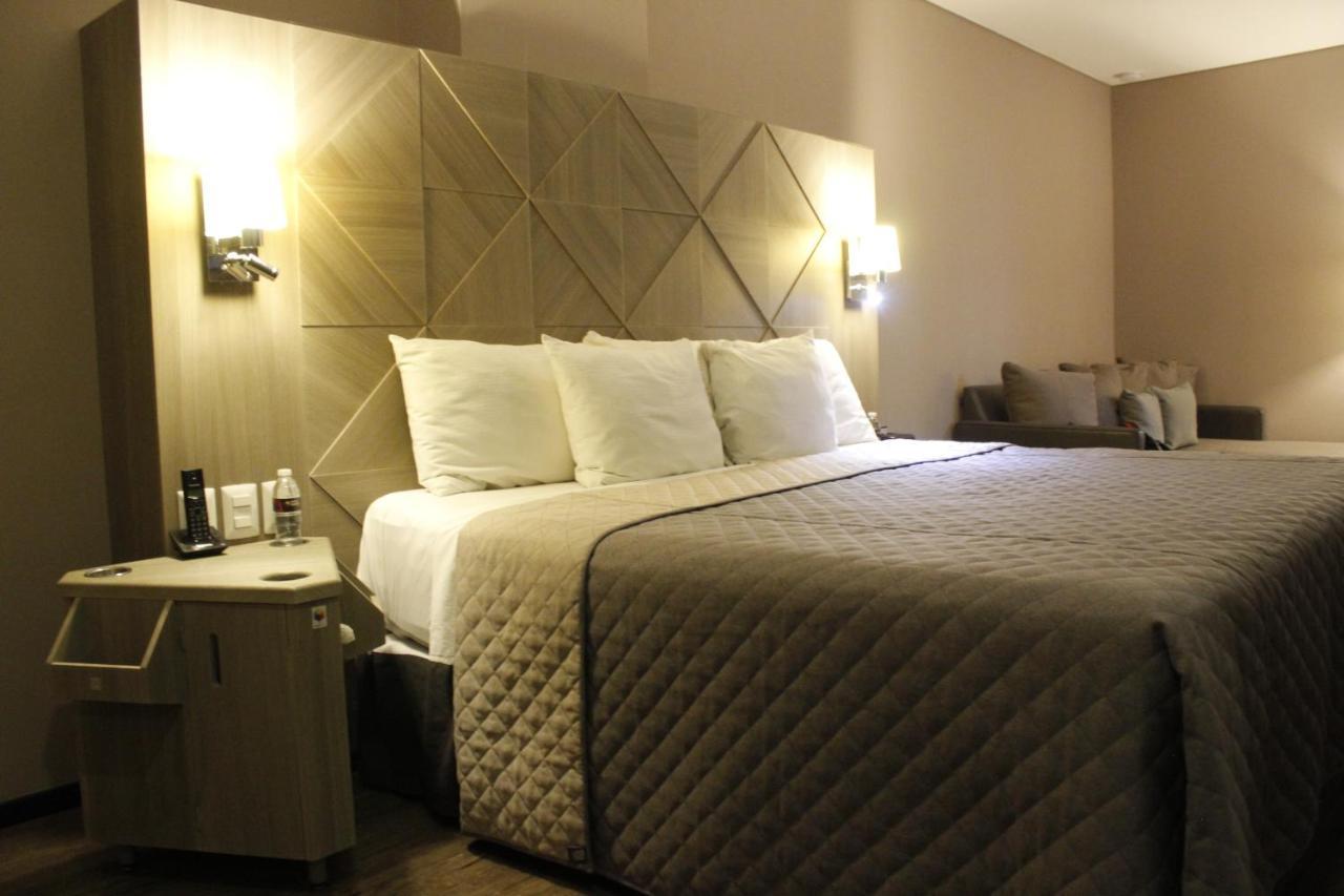 Hotel Glow Point - Mulza León Esterno foto