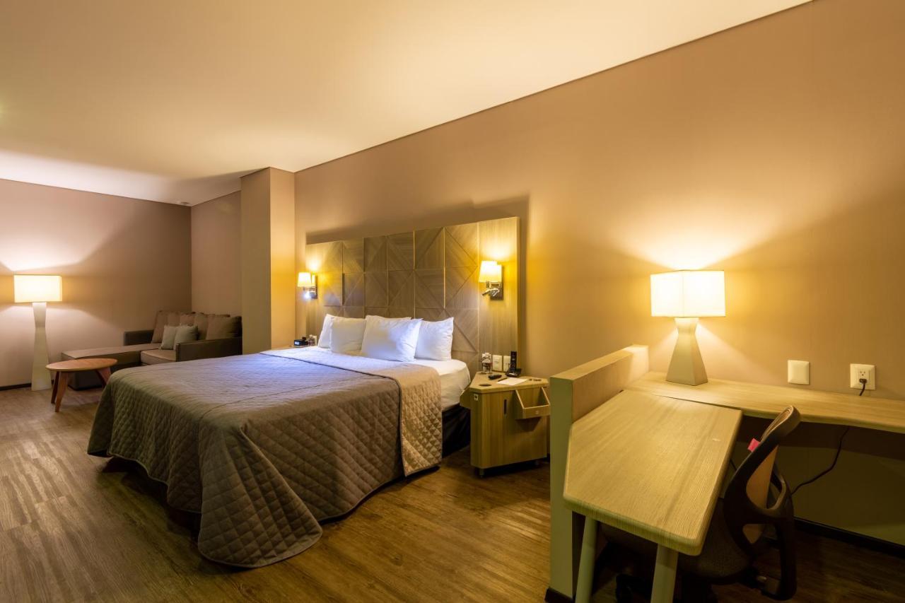 Hotel Glow Point - Mulza León Esterno foto