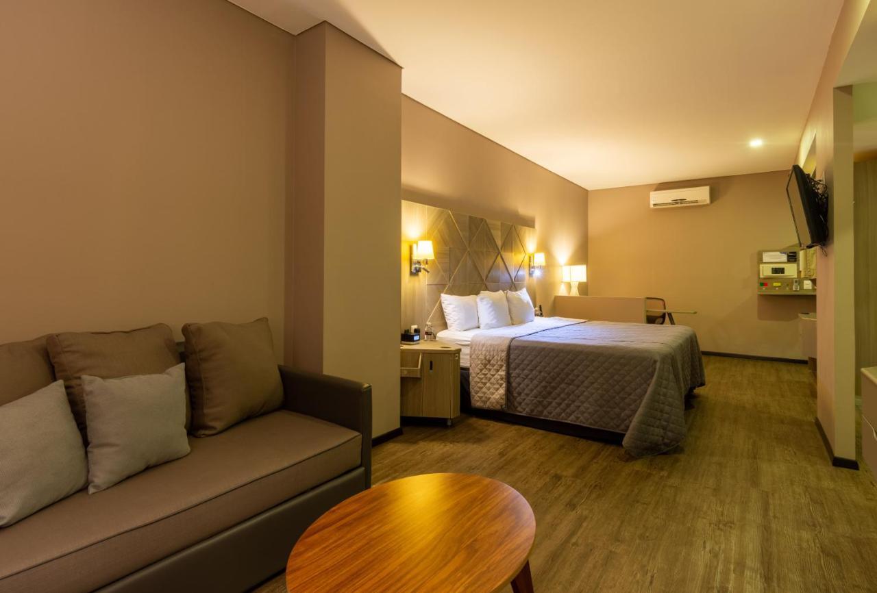 Hotel Glow Point - Mulza León Esterno foto